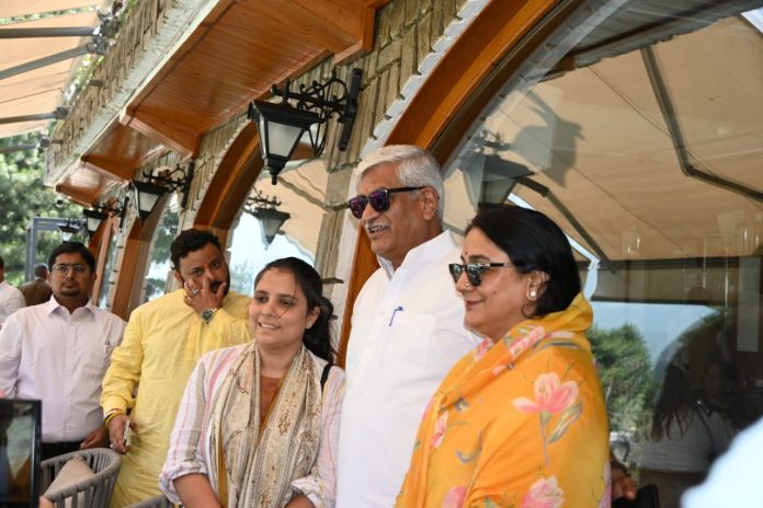 लोगों की ताकत और डर को अपने ऊपर हावी न होने देने का शांत संकल्प कश्मीर की असली आत्मा है-केंद्रीय पर्यटन मंत्री शेखावत लोगों की ताकत और डर को अपने ऊपर हावी न होने देने का शांत संकल्प कश्मीर की असली आत्मा है-केंद्रीय पर्यटन मंत्री शेखावत