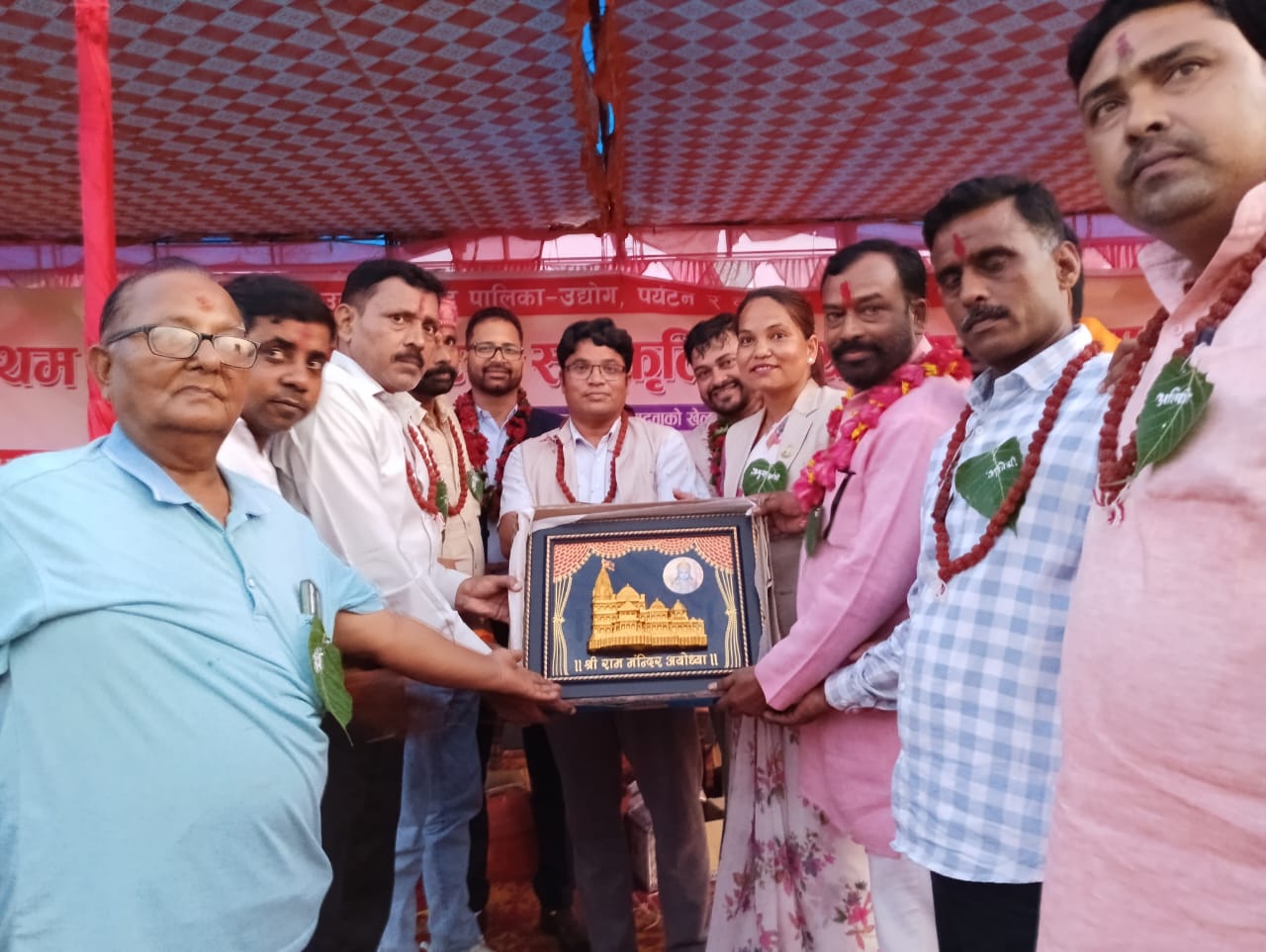 भारतीय व्यापारियों का स्वागत करते हैं नेपाली व्यापारी भारतीय व्यापारियों का स्वागत करते हैं नेपाली व्यापारी