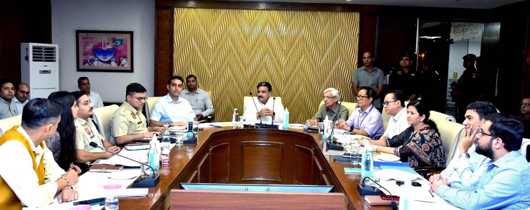 गुरुग्राम के पीडबल्यूडी रेस्ट हाऊस में शहरी स्थानीय निकायों के राष्ट्रीय सम्मेलन की तैयारियों की समीक्षा बैठक को संबोधित करते हुए डिप्टी स्पीकर कृष्ण मिड्ढा। गुरुग्राम के पीडबल्यूडी रेस्ट हाऊस में शहरी स्थानीय निकायों के राष्ट्रीय सम्मेलन की तैयारियों की समीक्षा बैठक को संबोधित करते हुए डिप्टी स्पीकर कृष्ण मिड्ढा।