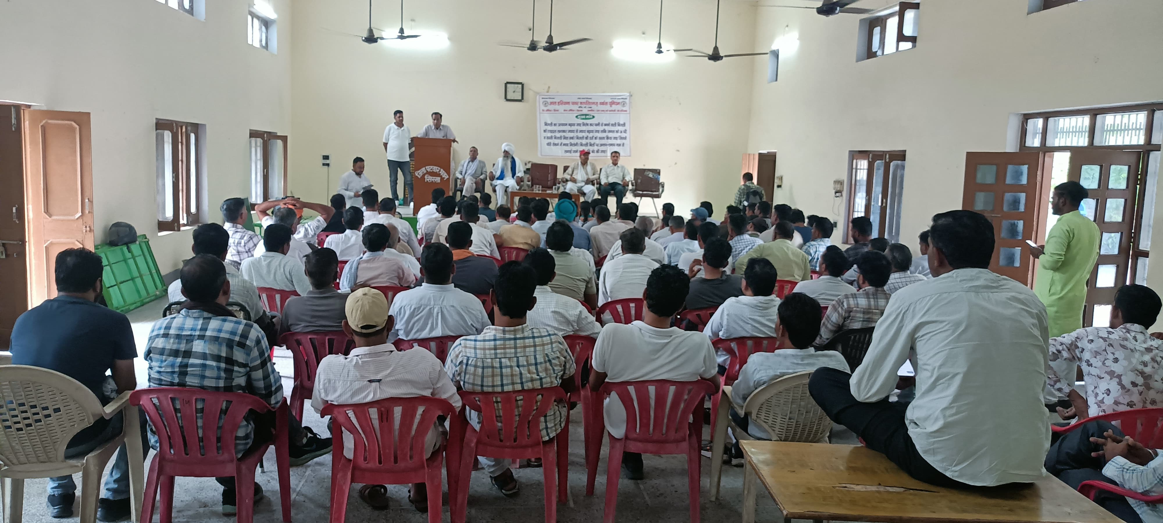 सिरसा में आयोजित कन्वेंशन में भाग लेते कर्मचारी। सिरसा में आयोजित कन्वेंशन में भाग लेते कर्मचारी।