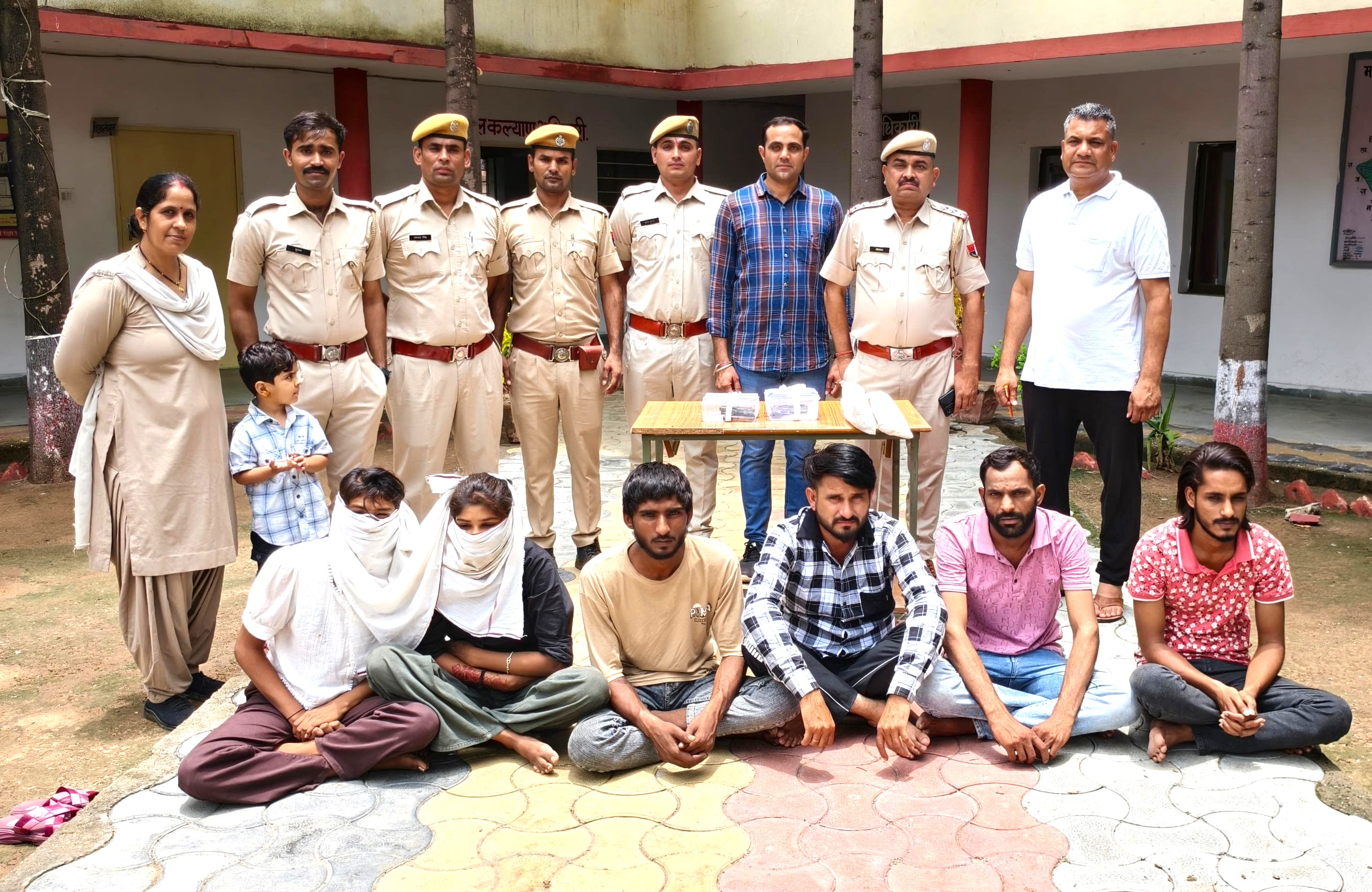 हाईवे पर ड्राइवर्स को लूटने वाली गैंग पकड़ी हाईवे पर ड्राइवर्स को लूटने वाली गैंग पकड़ी