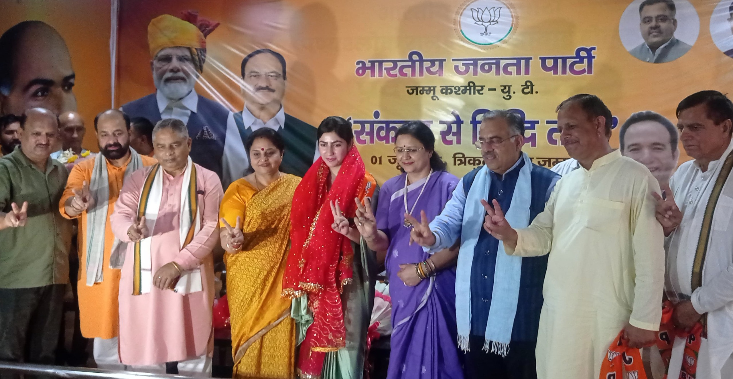 कांग्रेस से भाजपा में शामिल हुईं काजल राजपूत, सैकड़ों समर्थकों के साथ थामा कमल का दामन कांग्रेस से भाजपा में शामिल हुईं काजल राजपूत, सैकड़ों समर्थकों के साथ थामा कमल का दामन
