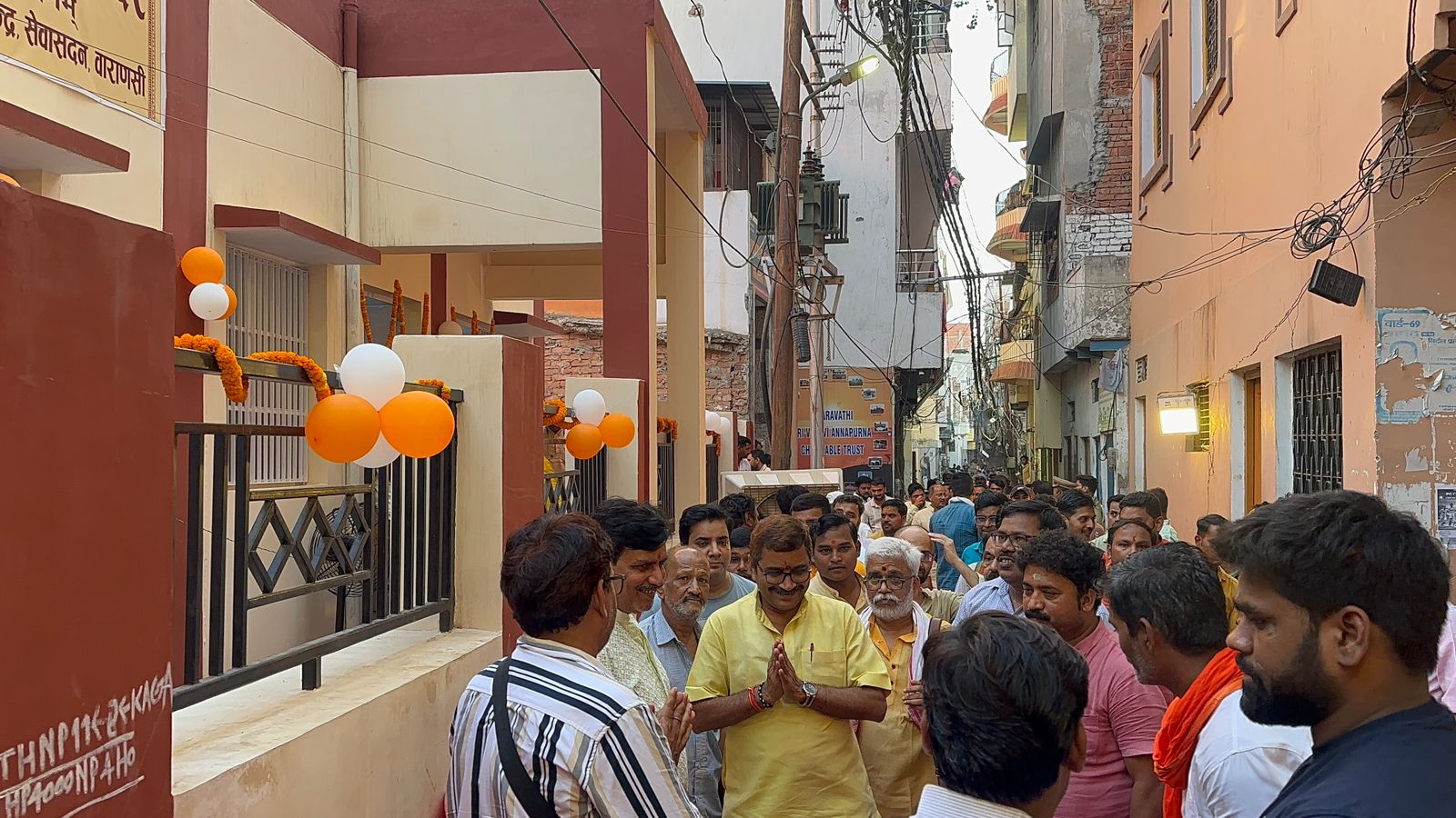 प्राइमरी हेल्थ सेंटर का उद्घाटन करते विधायक नीलकंठ तिवारी प्राइमरी हेल्थ सेंटर का उद्घाटन करते विधायक नीलकंठ तिवारी
