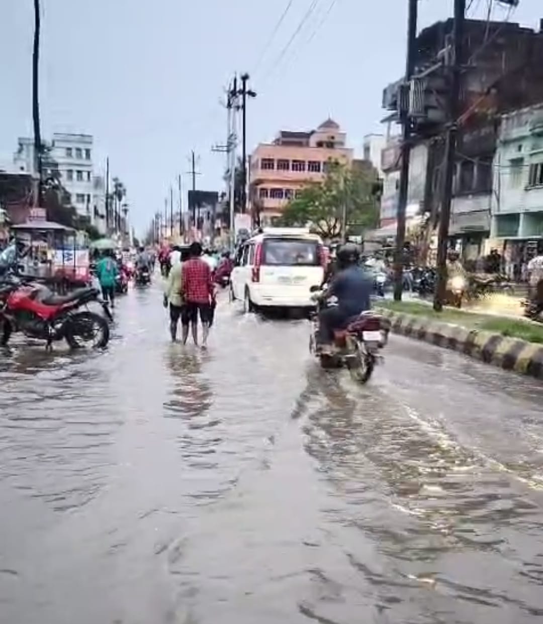 रक्सौल के मुख्य पथ पर जलजमाव