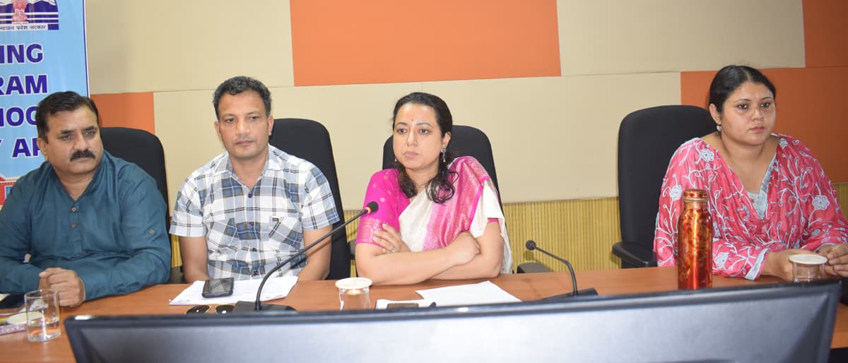 कार्यशाला के दौरान मौजूद एडीएम कांगड़ा और अन्य । कार्यशाला के दौरान मौजूद एडीएम कांगड़ा और अन्य ।