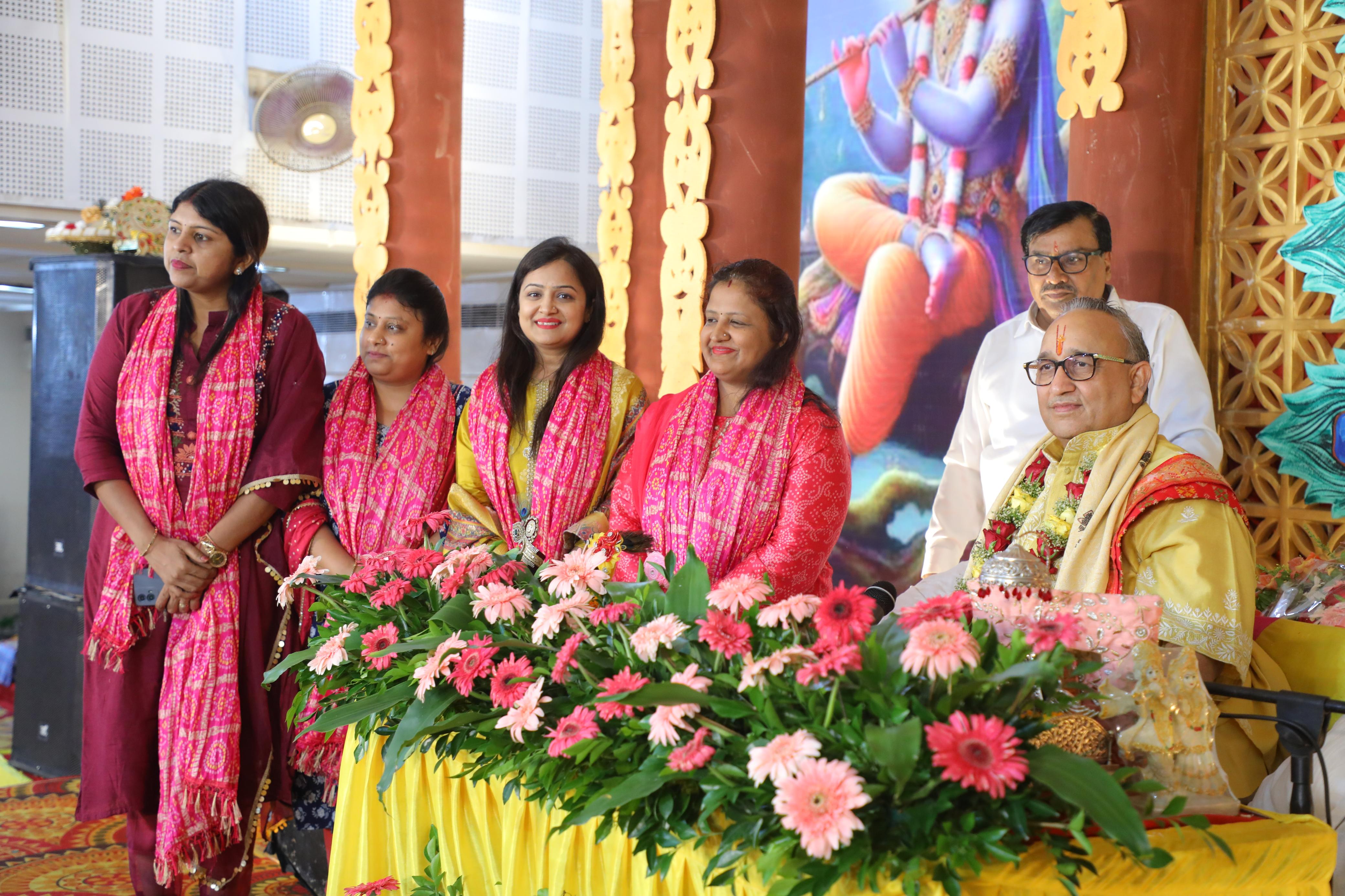 भागवत कथा सुनाते श्रीकांत महाराज भागवत कथा सुनाते श्रीकांत महाराज