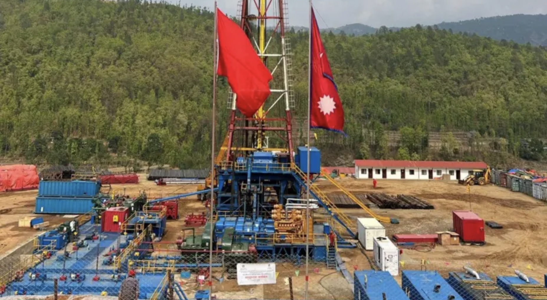नेपाल के दैलेख में हो रहा उत्खनन नेपाल के दैलेख में हो रहा उत्खनन