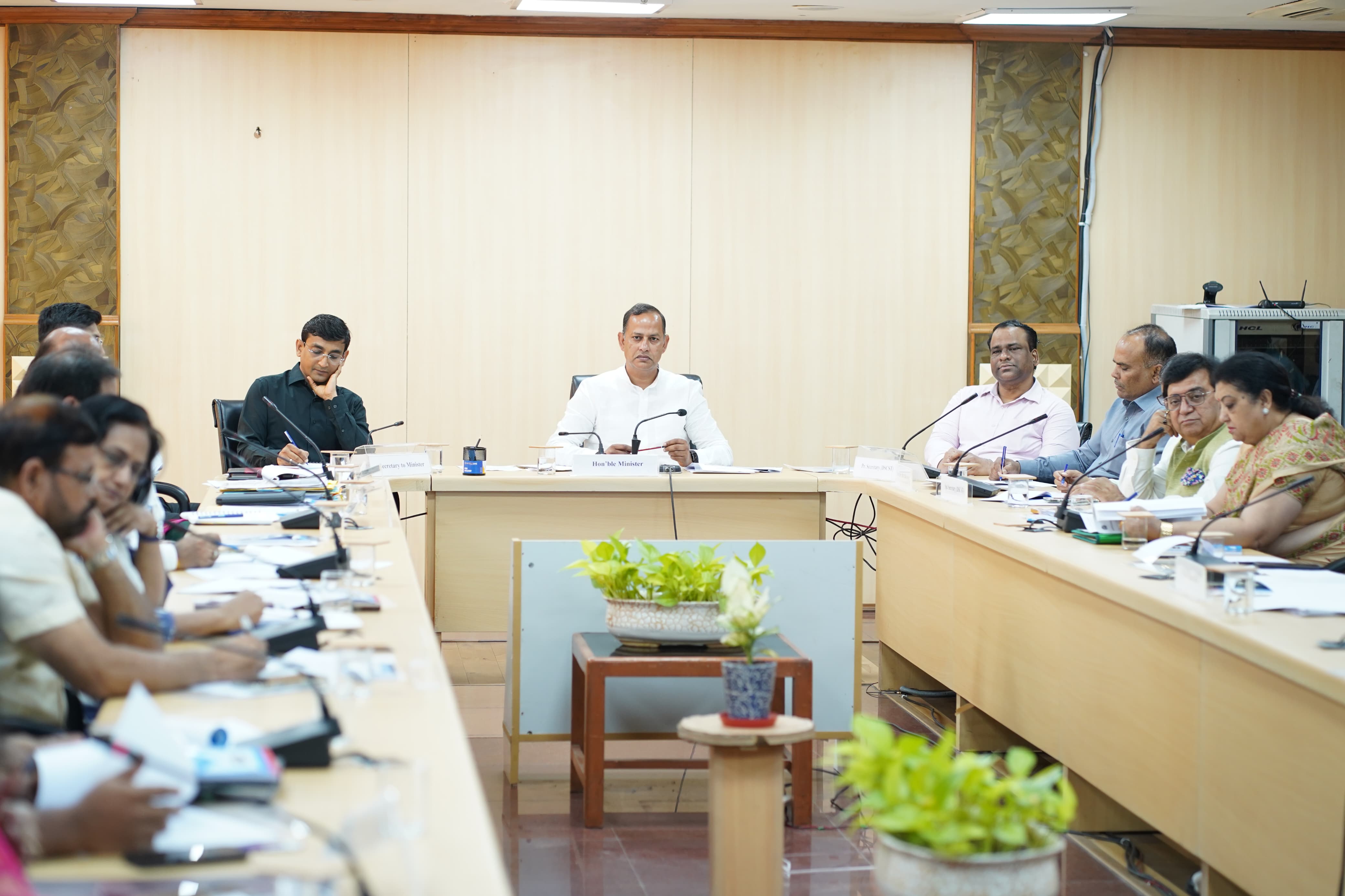 दिल्ली सचिवालय में गुरुवार को एससी/एसटी/ओबीसी छात्रों से जुड़ी स्कॉलरशिप योजनाओं और अन्य सुविधाओं को लेकर उच्च स्तरीय समीक्षा बैठक करते दिल्ली सचिवालय में गुरुवार को एससी/एसटी/ओबीसी छात्रों से जुड़ी स्कॉलरशिप योजनाओं और अन्य सुविधाओं को लेकर उच्च स्तरीय समीक्षा बैठक करते