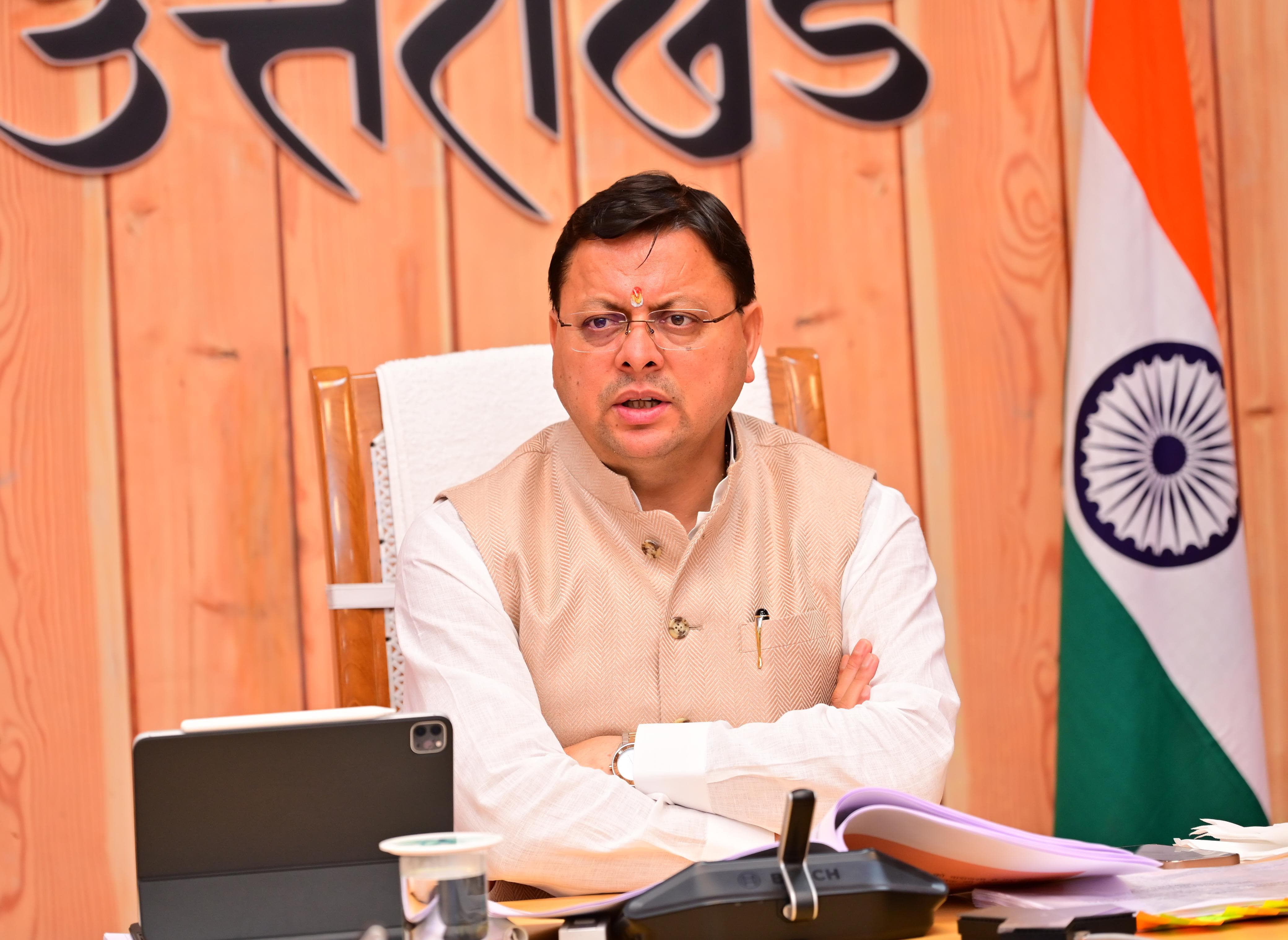 मुख्यमंत्री पुष्कर सिंह धामी बैठक करते। मुख्यमंत्री पुष्कर सिंह धामी बैठक करते।