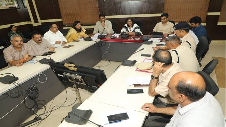 बाढ़ आपदा प्रबंधन की तैयारी को लेकर हुई बैठक
