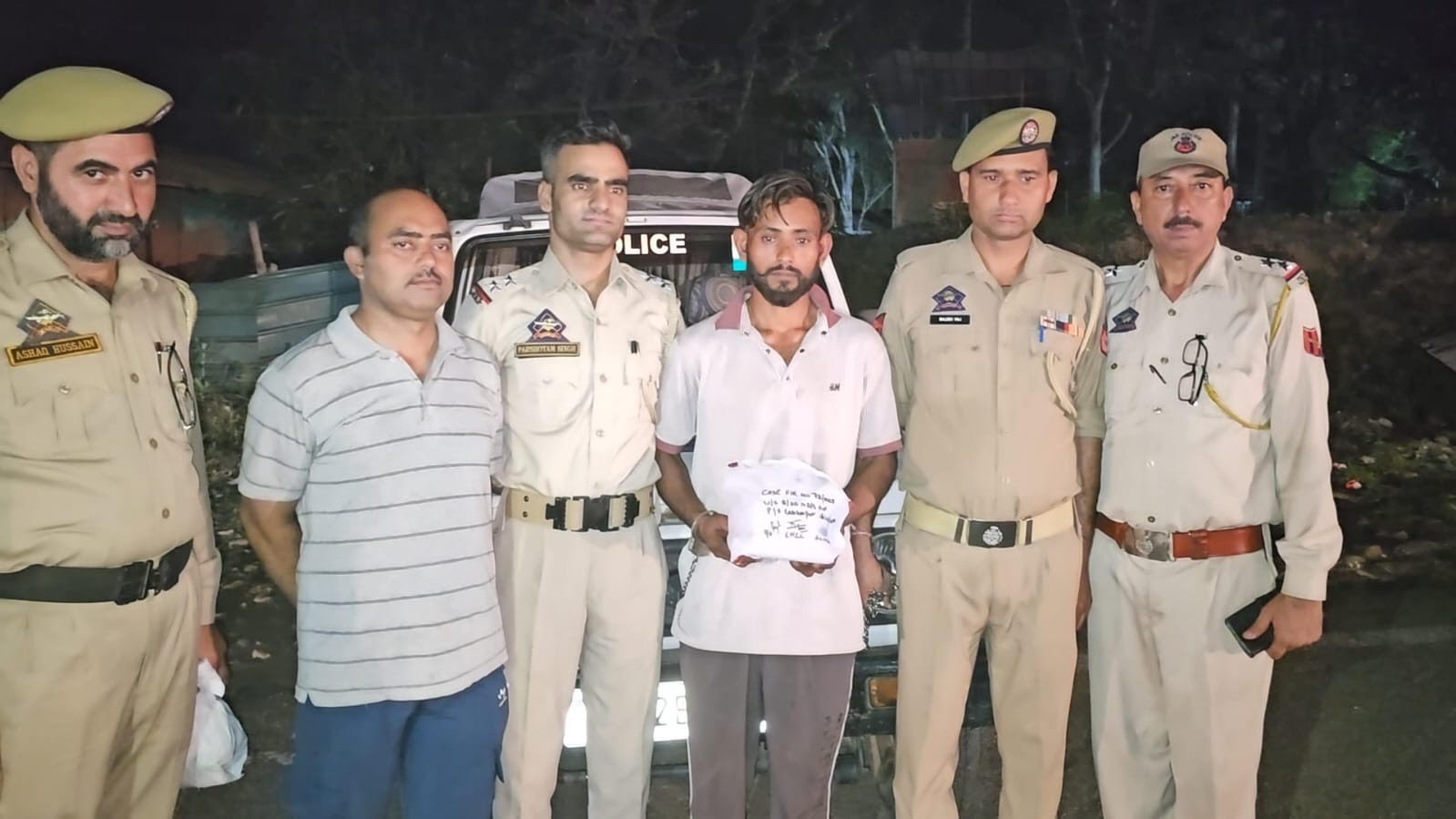 A drug smuggler arrested with hashish, case registered A drug smuggler arrested with hashish, case registered