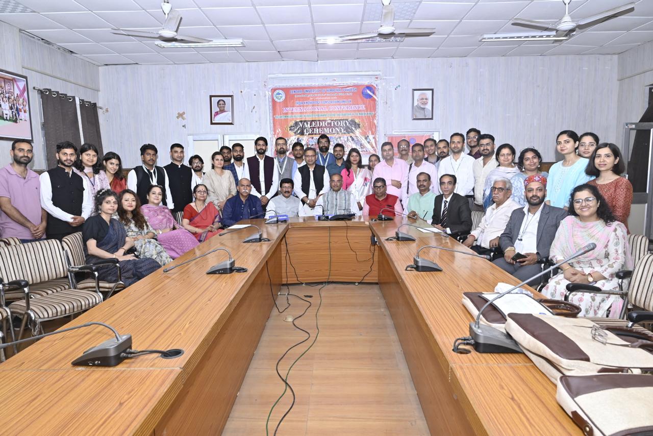 संयुक्त चित्र में संगोष्ठी के विजेता। संयुक्त चित्र में संगोष्ठी के विजेता।