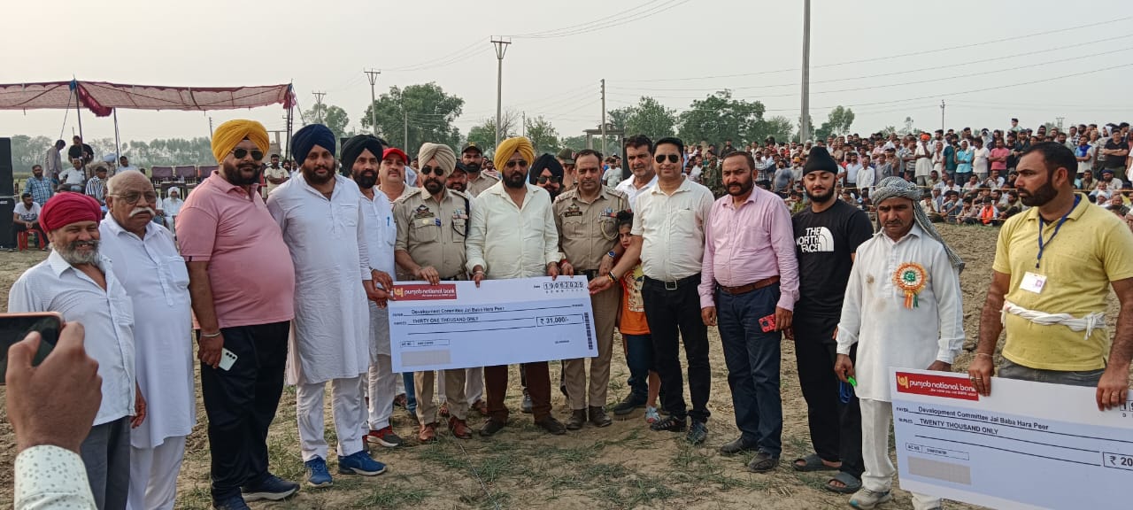 सुचेतगढ़ में बाबा हरा पीर साहिब के प्रतिष्ठित मंदिर में पारंपरिक सालाना छिंज का आयोजन सुचेतगढ़ में बाबा हरा पीर साहिब के प्रतिष्ठित मंदिर में पारंपरिक सालाना छिंज का आयोजन