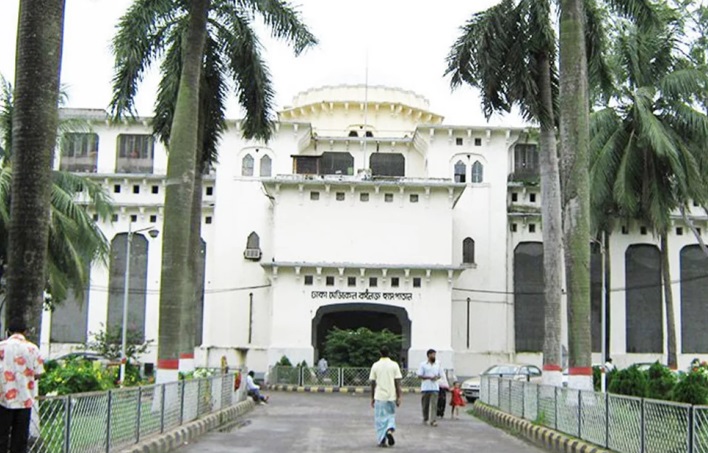 ढाका मेट्रोपॉलिटन पुलिस की डिटेक्टिव ब्रांच के दो सदस्यों को घायलावस्था में ढाका मेडिकल कालेज में भर्ती कराया गया है। ढाका मेट्रोपॉलिटन पुलिस की डिटेक्टिव ब्रांच के दो सदस्यों को घायलावस्था में ढाका मेडिकल कालेज में भर्ती कराया गया है।