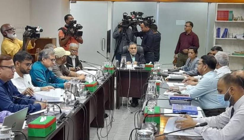 बांग्लादेश का चुनाव आयोग आम चुनाव की तैयारी में जुट गया है। आज इस संबंध में एक बैठक में कई अहम निर्णय लिए गए। बांग्लादेश का चुनाव आयोग आम चुनाव की तैयारी में जुट गया है। आज इस संबंध में एक बैठक में कई अहम निर्णय लिए गए।