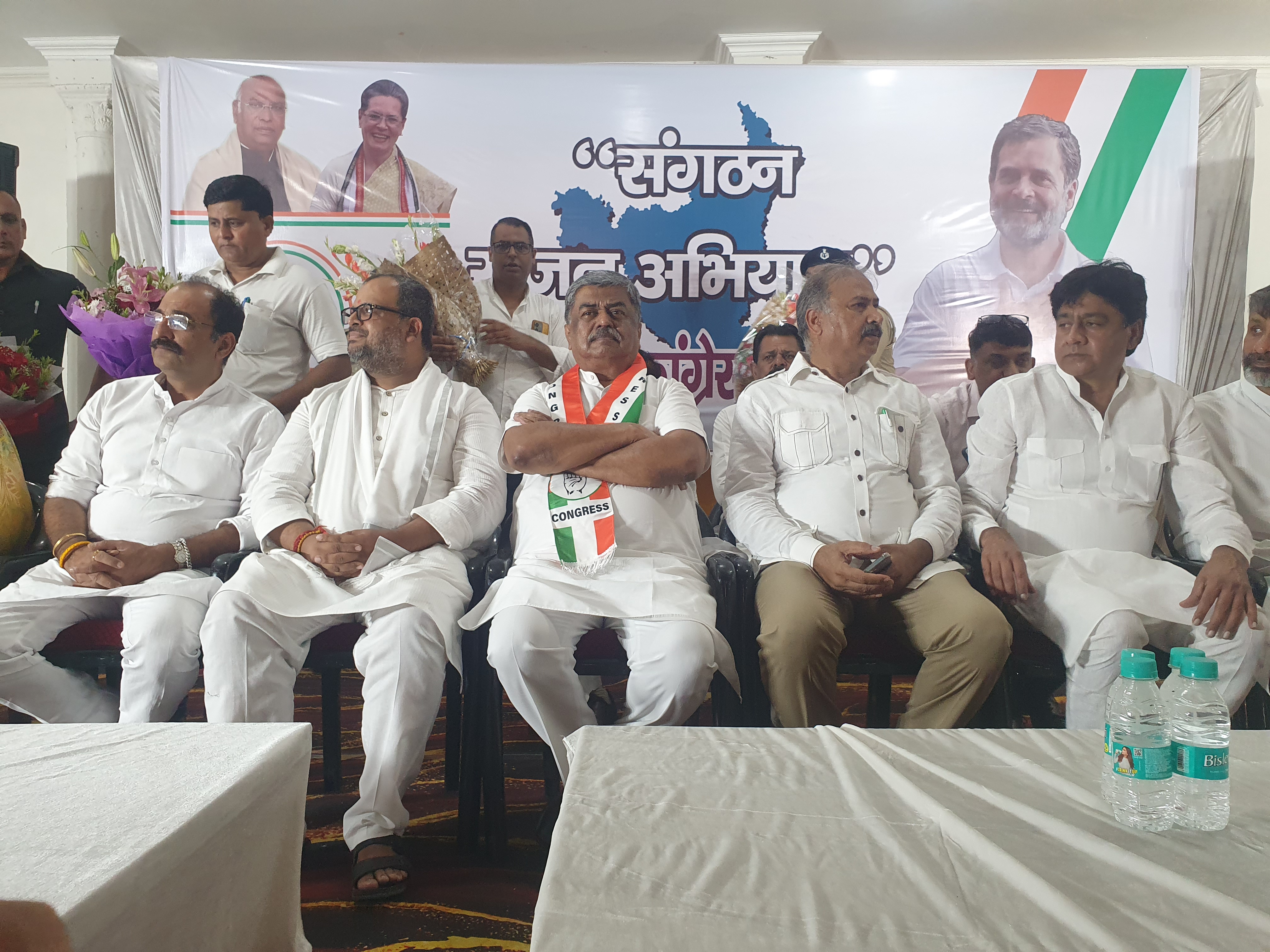 कार्यक्रम के दौरान हरियाणा कांग्रेस प्रभारी बी के हरिप्रसाद कार्यक्रम के दौरान हरियाणा कांग्रेस प्रभारी बी के हरिप्रसाद