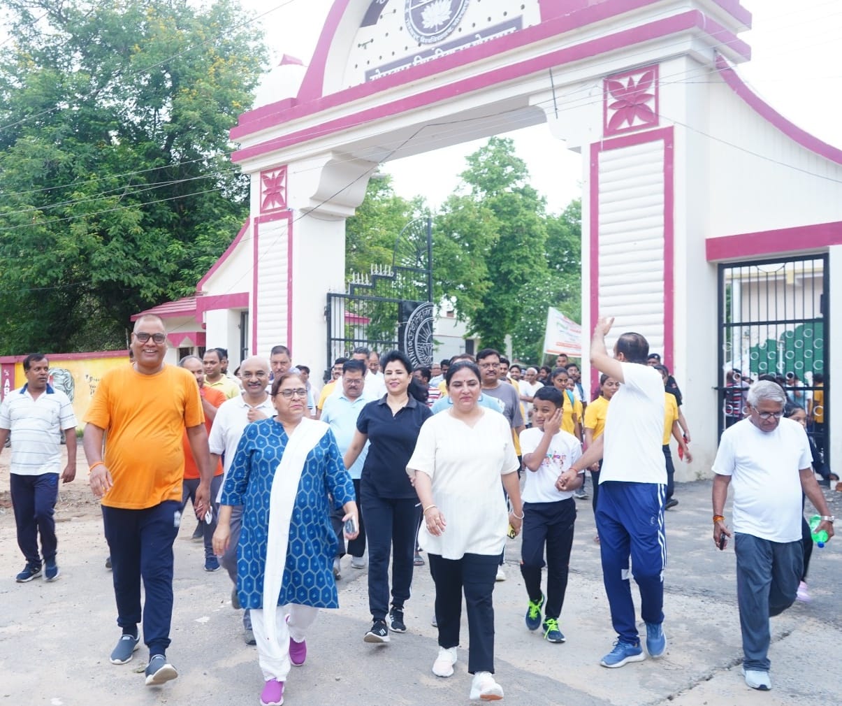 उत्साह, उमंग और अनुशासन के साथ आयोजित हुई योग मैराथन* उत्साह, उमंग और अनुशासन के साथ आयोजित हुई योग मैराथन*