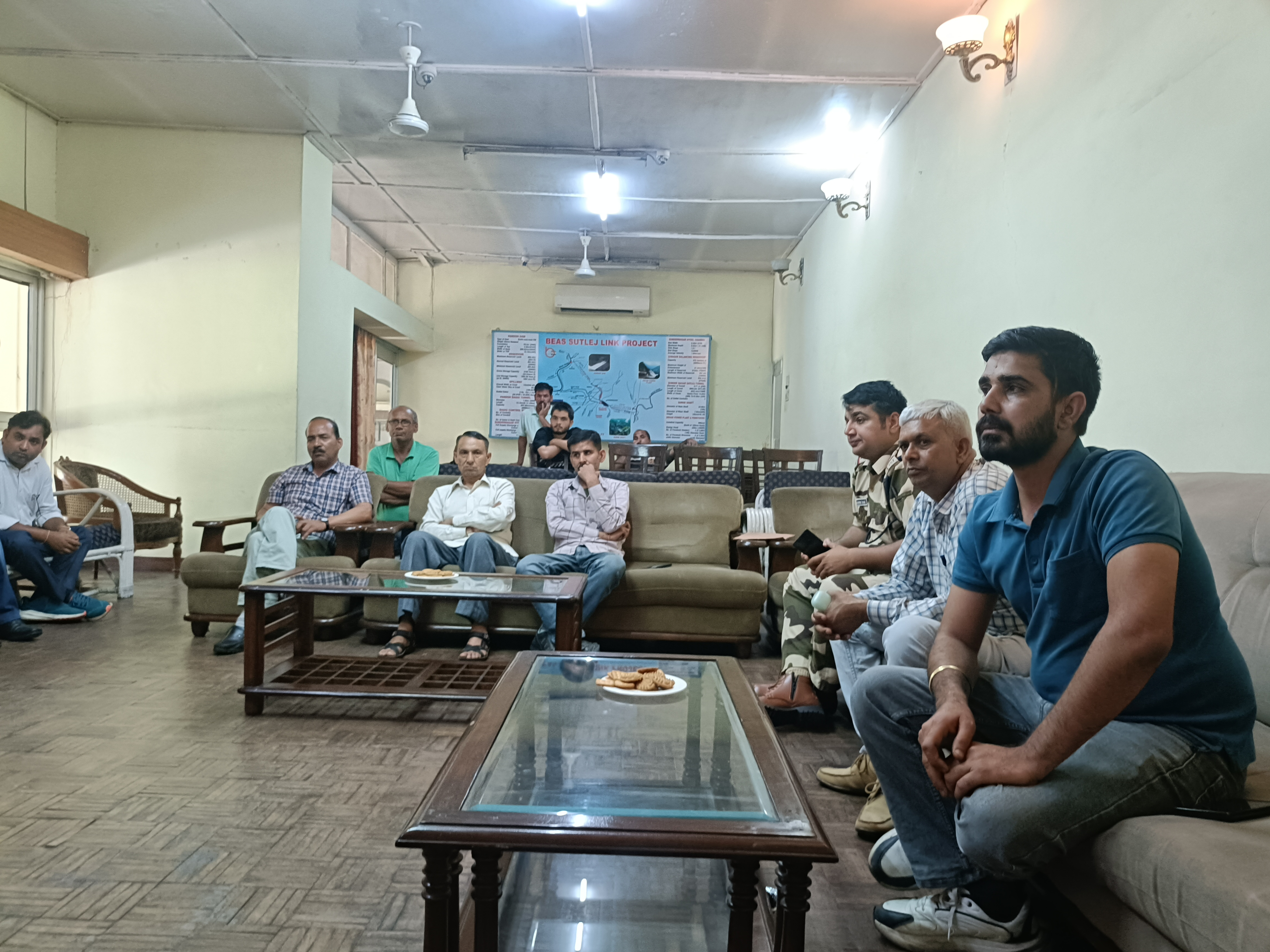 बीबीएम द्वारा बुलाई गई बैठक में चर्चा करते प्रतिभागी। बीबीएम द्वारा बुलाई गई बैठक में चर्चा करते प्रतिभागी।