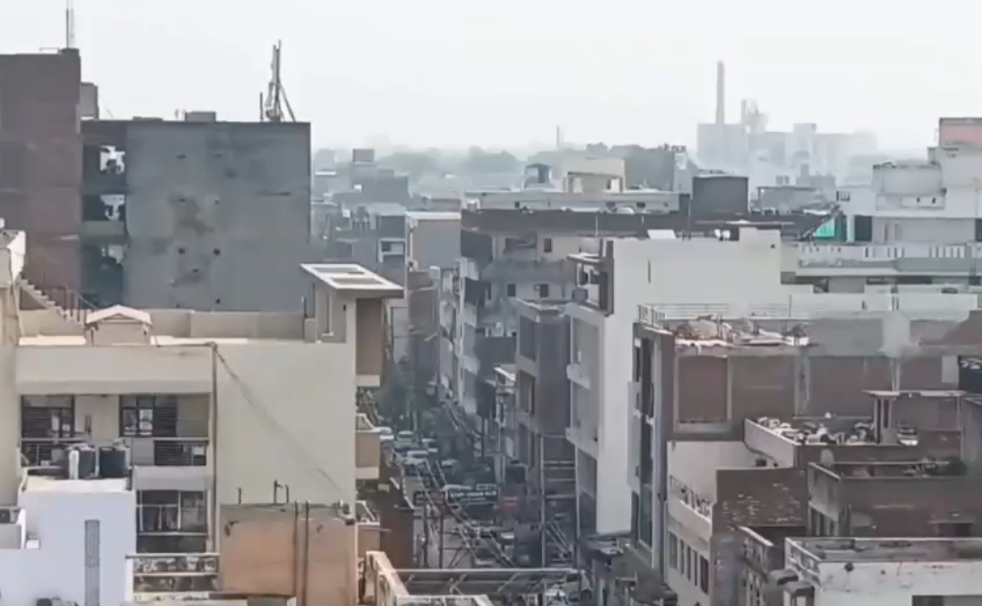 शहर में बनी बस्तियों की फोटो शहर में बनी बस्तियों की फोटो