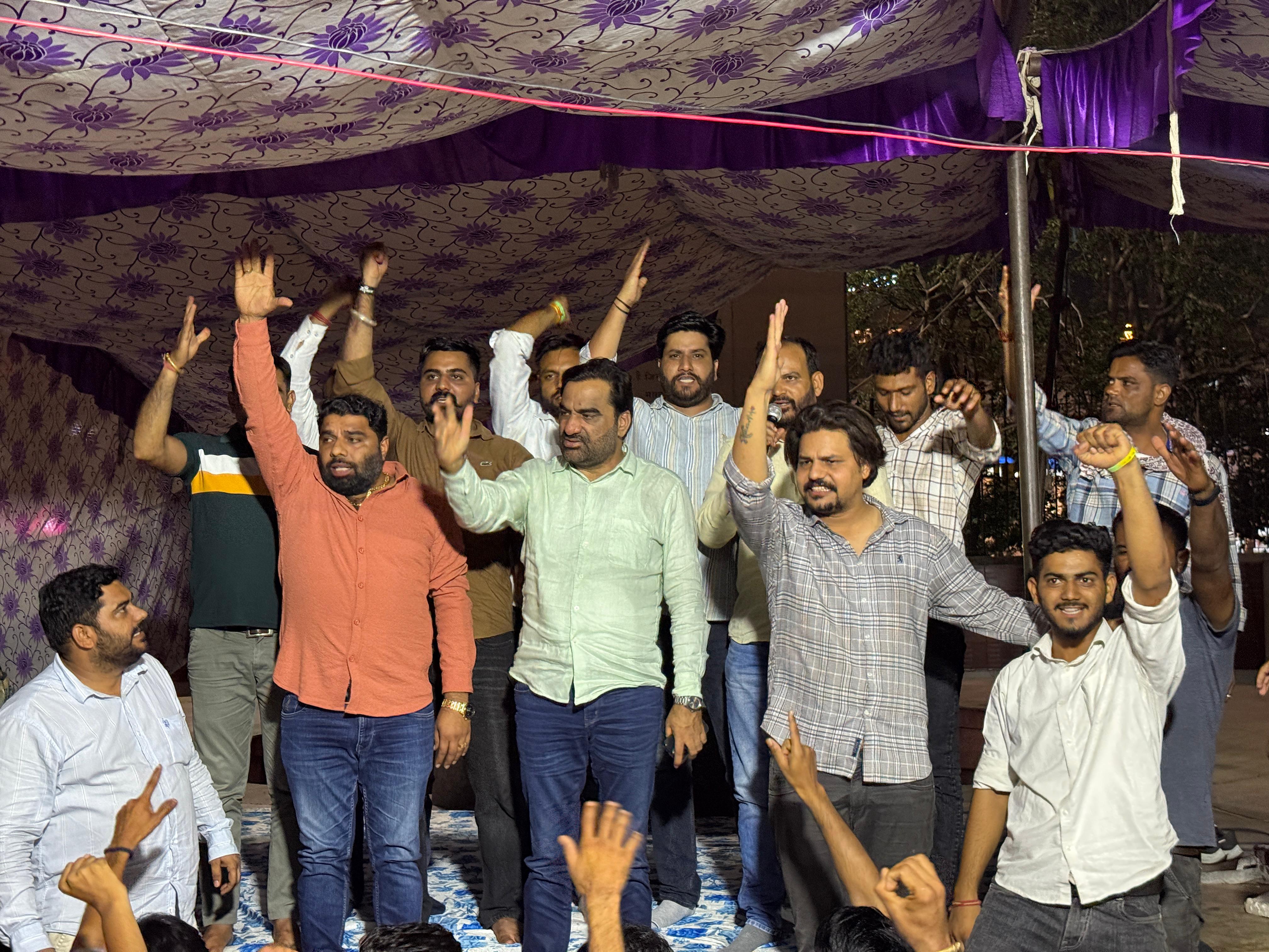 डॉ.राकेश बिश्नोई आत्महत्या मामले में बेनीवाल ने दी सीएम आवास कूच करने की चेतावनी डॉ.राकेश बिश्नोई आत्महत्या मामले में बेनीवाल ने दी सीएम आवास कूच करने की चेतावनी