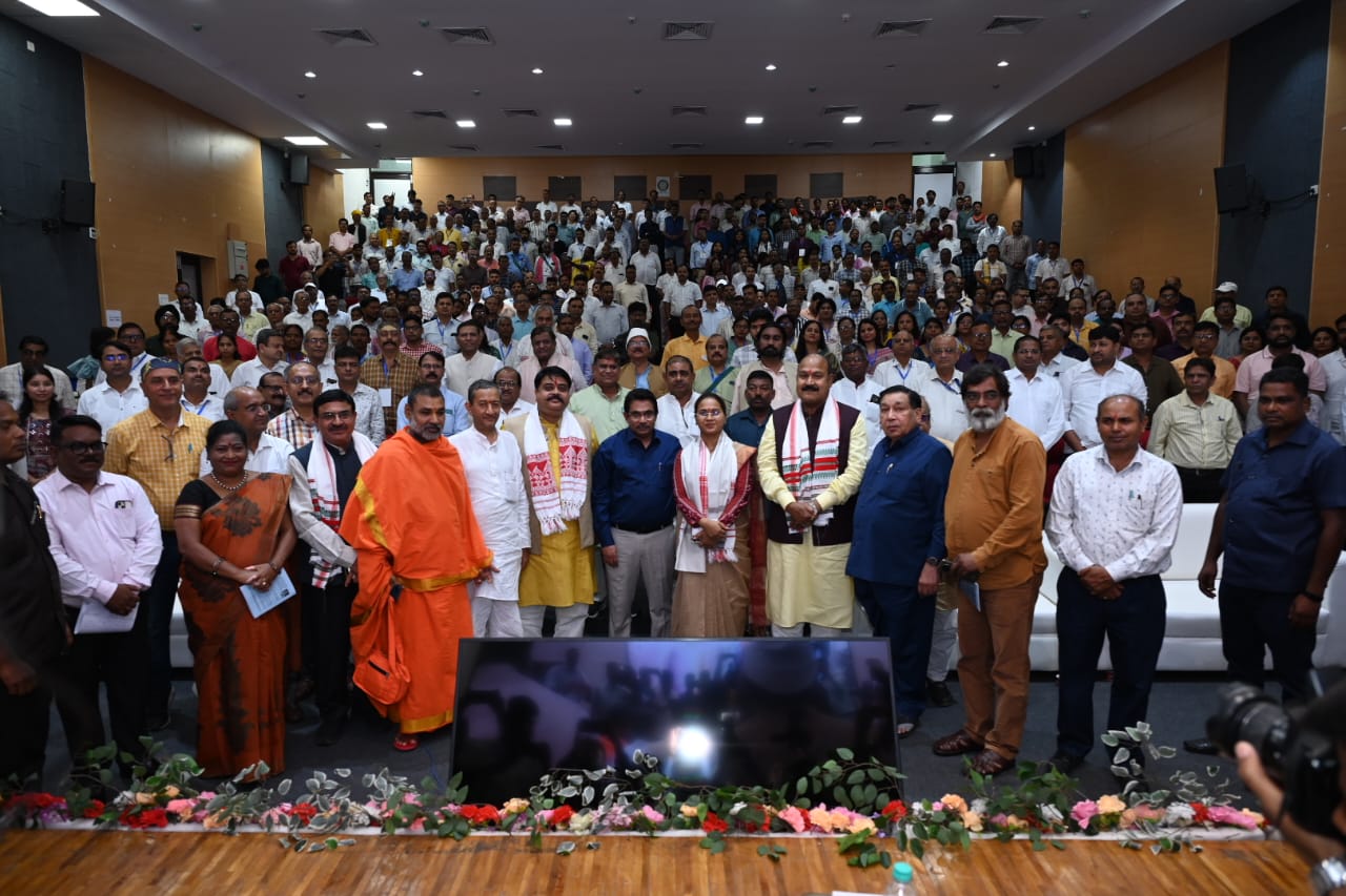 कार्यशाला में मंत्री शिल्पी नेहा तिर्की समेत अन्य कार्यशाला में मंत्री शिल्पी नेहा तिर्की समेत अन्य