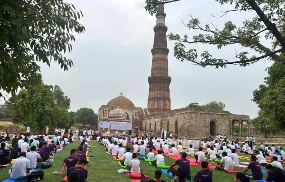 कुतुब मीनार में योग कुतुब मीनार में योग