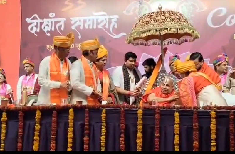 जगद्गुरु स्वामी रामभद्राचार्य को मानद डी लिट् की उपाधि से सम्मानित जगद्गुरु स्वामी रामभद्राचार्य को मानद डी लिट् की उपाधि से सम्मानित