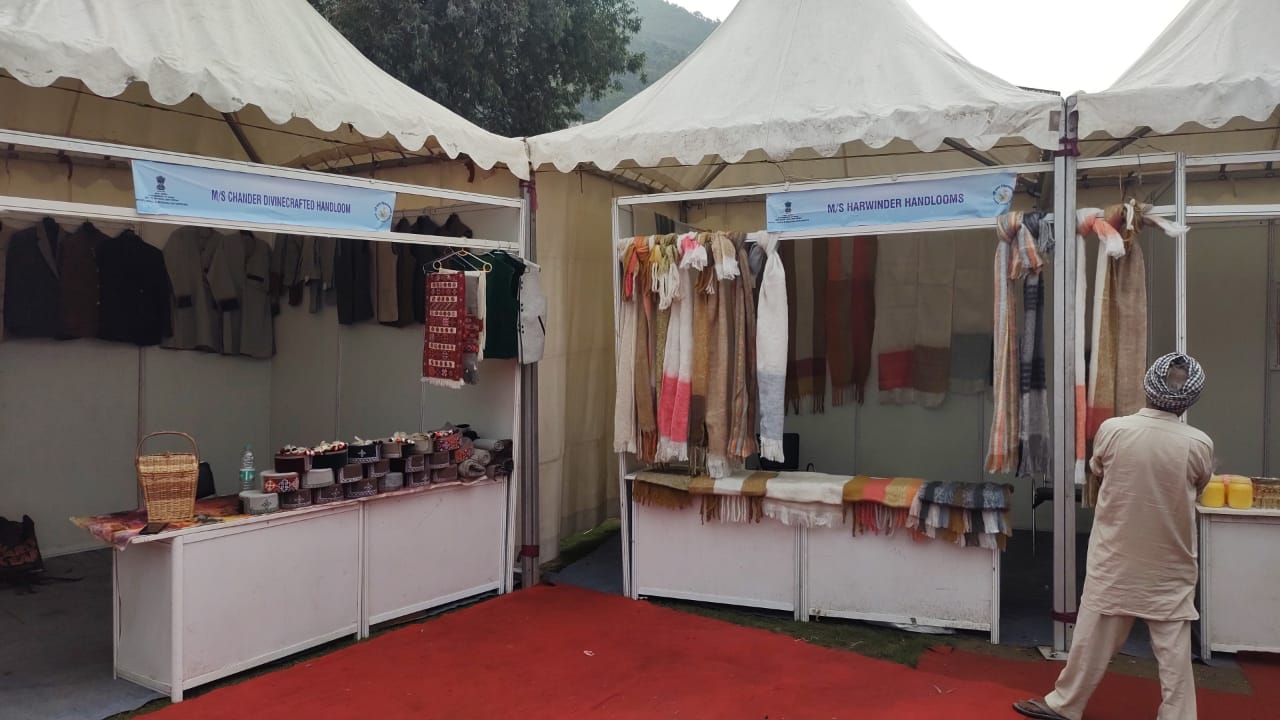 प्रदर्शनी व व्यापार मेला के लिए पड्डल मैदान में लगे स्टाल प्रदर्शनी व व्यापार मेला के लिए पड्डल मैदान में लगे स्टाल