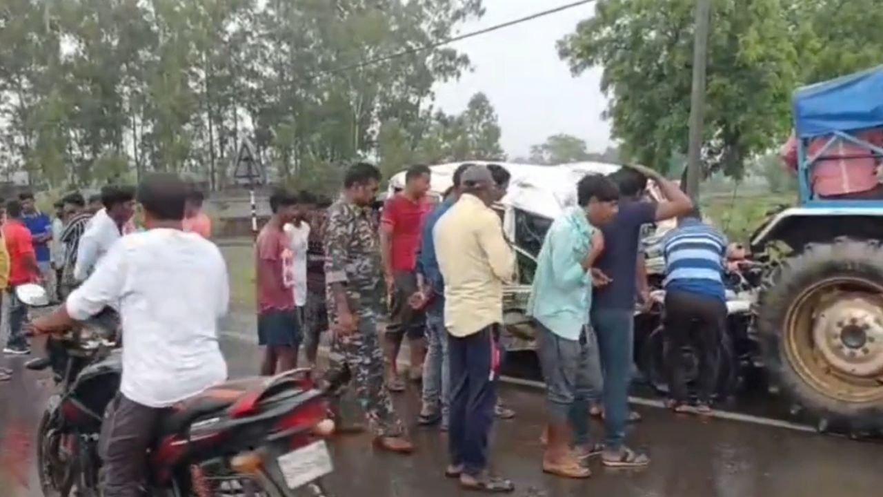 पुरुलिया में सड़क हादसा, नौ की मौत पुरुलिया में सड़क हादसा, नौ की मौत