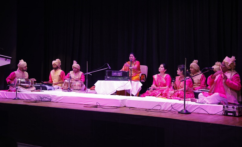दिल्ली स्थित मध्य प्रदेश भवन में हुई बुंदेली लोकगायन की प्रस्तुति दिल्ली स्थित मध्य प्रदेश भवन में हुई बुंदेली लोकगायन की प्रस्तुति