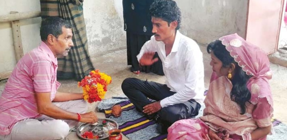 उज्जैन: लुटेरी दुल्हन सहित पांच पर पुलिस प्रकरण दर्ज उज्जैन: लुटेरी दुल्हन सहित पांच पर पुलिस प्रकरण दर्ज