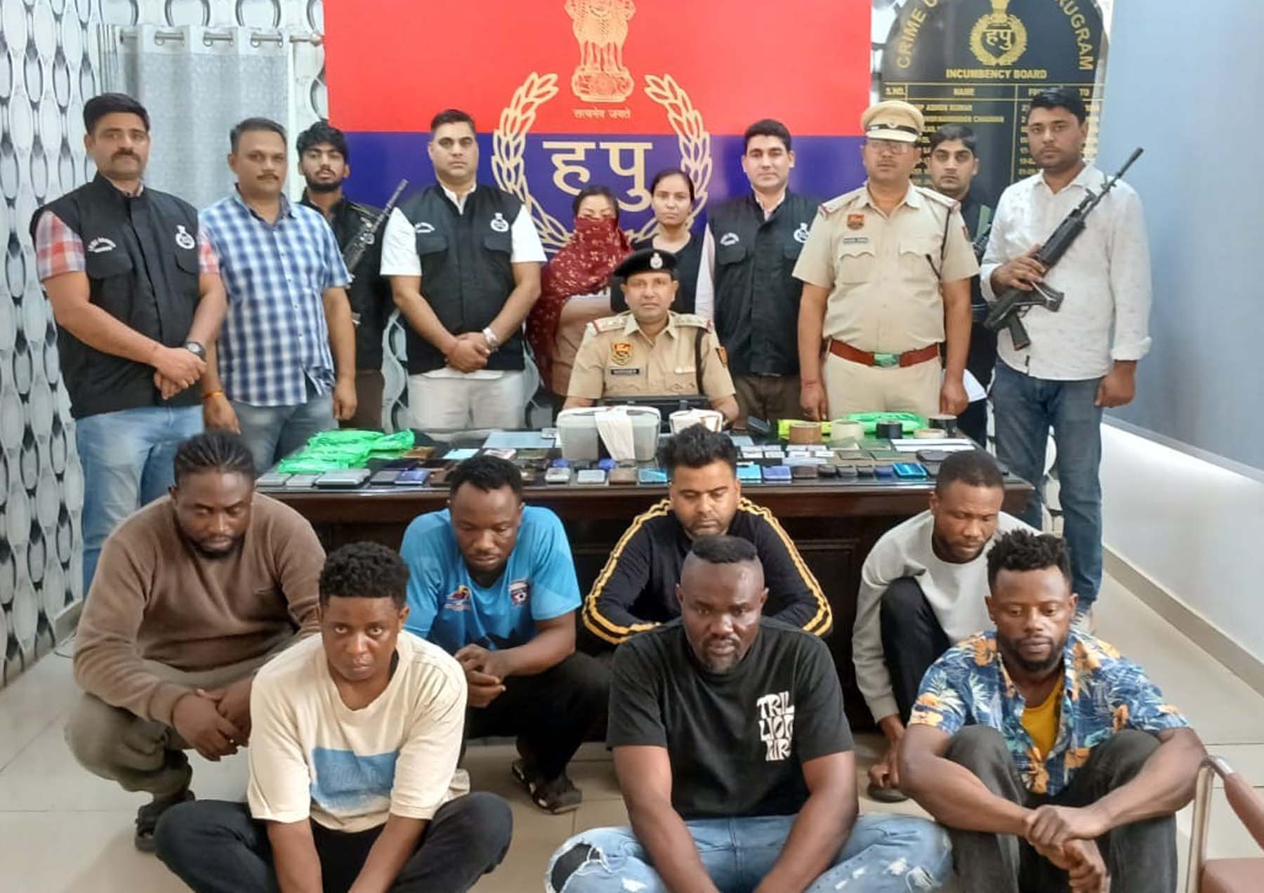 गुरुग्राम पुलिस द्वारा काबू किए गए इंटरनेशनल ड्रग रैकेट के सदस्य। गुरुग्राम पुलिस द्वारा काबू किए गए इंटरनेशनल ड्रग रैकेट के सदस्य।