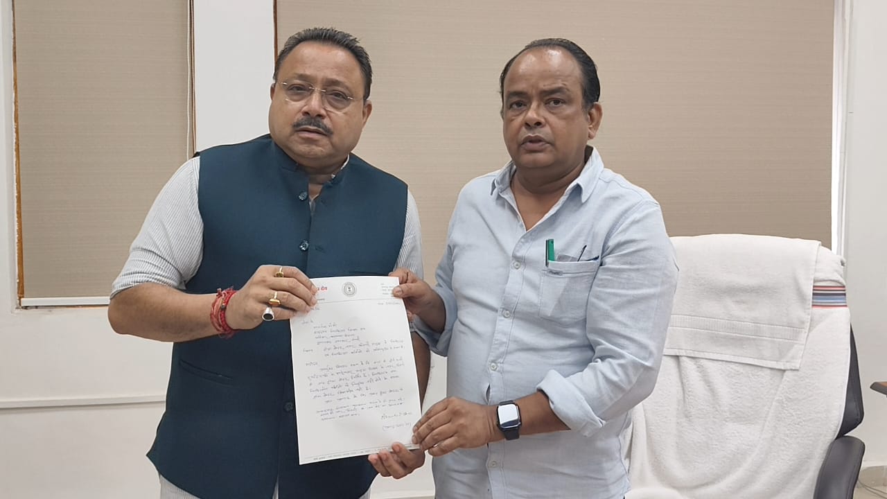 नेपाल हाउस सचिवालय में मंत्री और विधायक