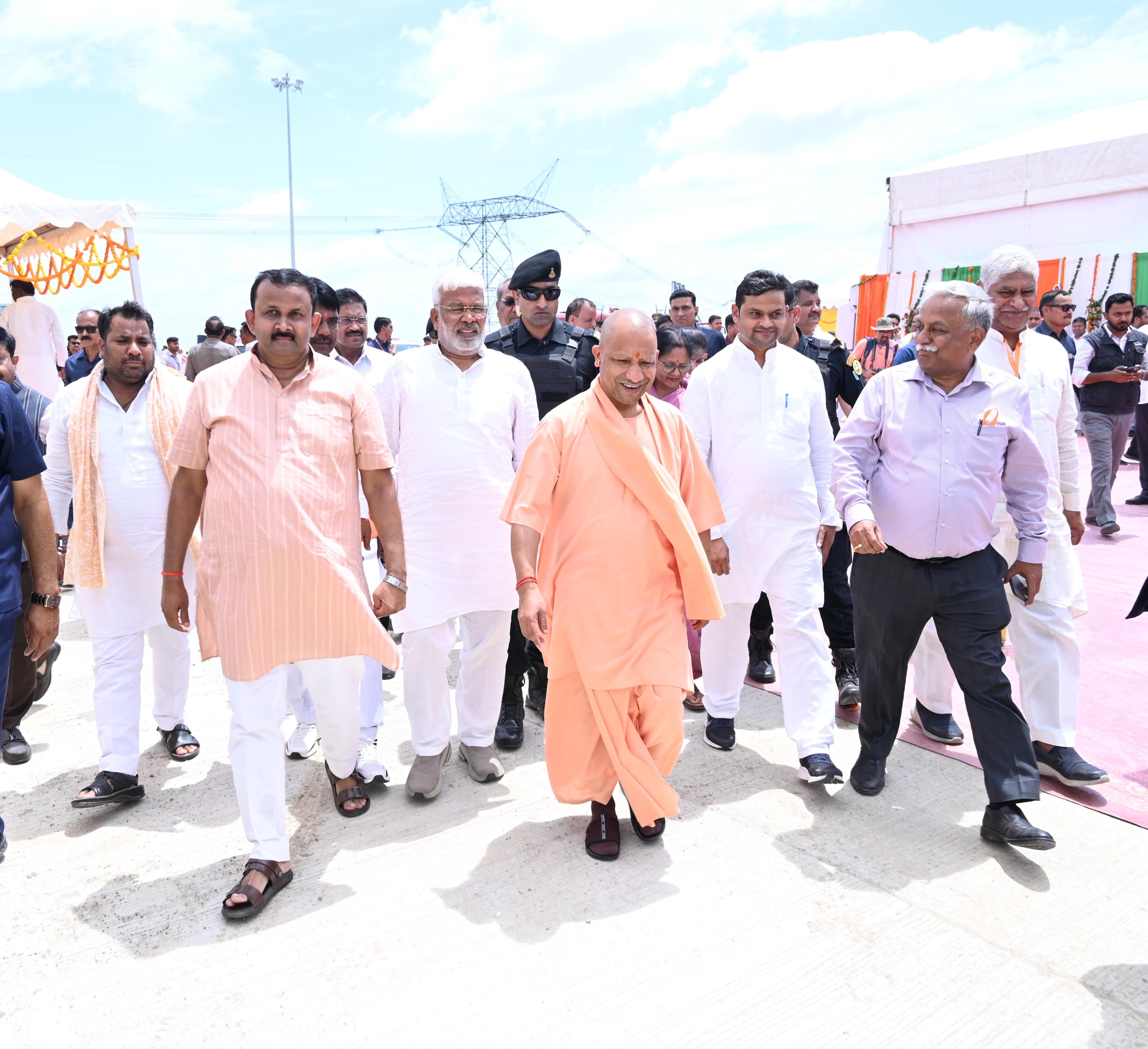 गोरखपुर लिंक एक्सप्रेसवे के लोकार्पण समारोह में बोले औद्योगिक विकास मंत्री* गोरखपुर लिंक एक्सप्रेसवे के लोकार्पण समारोह में बोले औद्योगिक विकास मंत्री*