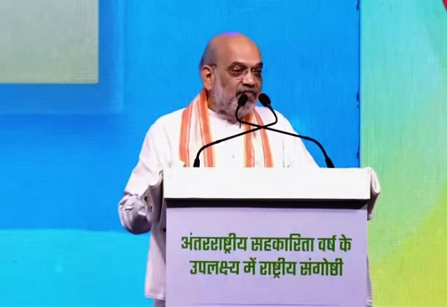 केंद्रीय मंत्री अमित शाह शुक्रवार को मुंबई में अंतरराष्ट्रीय सहकारिता वर्ष के उपलक्ष्य में आयोजित कार्यक्रम को संबोधित करते हुए केंद्रीय मंत्री अमित शाह शुक्रवार को मुंबई में अंतरराष्ट्रीय सहकारिता वर्ष के उपलक्ष्य में आयोजित कार्यक्रम को संबोधित करते हुए