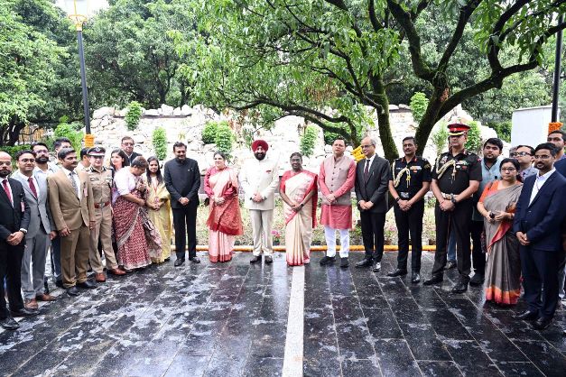 राष्ट्रपति तपोवन और राष्ट्रपति निकेतन के उद्घाटन में राष्ट्रपति द्रौपदी मुर्मू के साथ राज्यपाल व मुख्यमंत्री। राष्ट्रपति तपोवन और राष्ट्रपति निकेतन के उद्घाटन में राष्ट्रपति द्रौपदी मुर्मू के साथ राज्यपाल व मुख्यमंत्री।