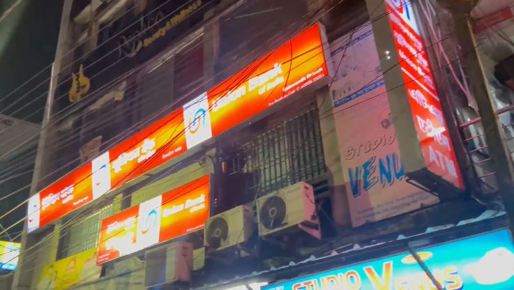 सरकारी बैंक में अचानक 'इमरजेंसी सायरन' बजने के बाद मचा हड़कंप सरकारी बैंक में अचानक 'इमरजेंसी सायरन' बजने के बाद मचा हड़कंप