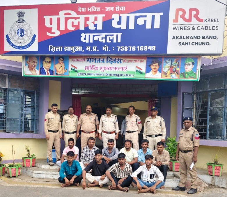 पुलिस कस्टडी में आरोपित पुलिस कस्टडी में आरोपित