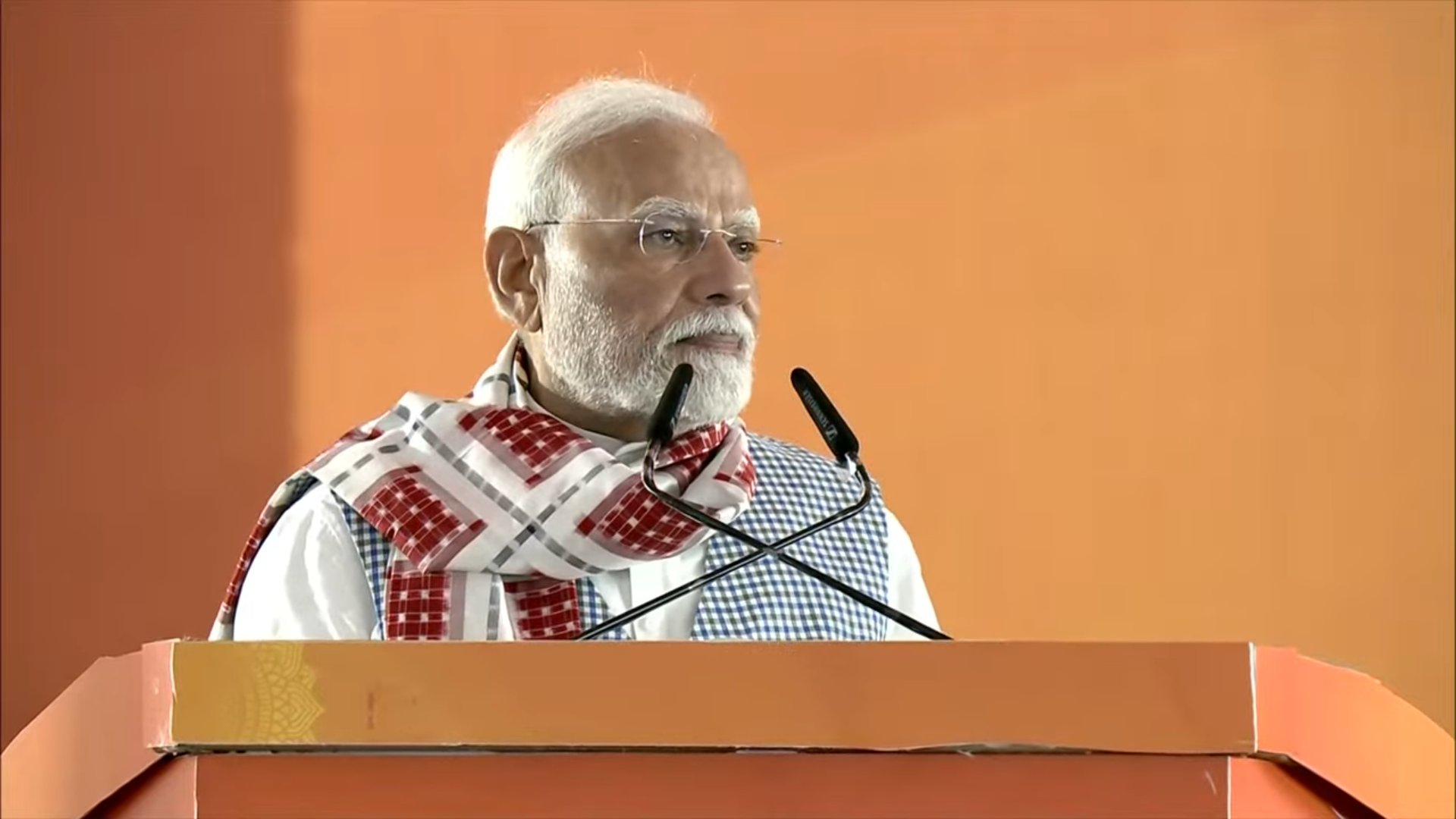 प्रधानमंत्री नरेन्द्र मोदी शुक्रवार को ओडिशा में जनसभा को संबोधित करते हुए प्रधानमंत्री नरेन्द्र मोदी शुक्रवार को ओडिशा में जनसभा को संबोधित करते हुए