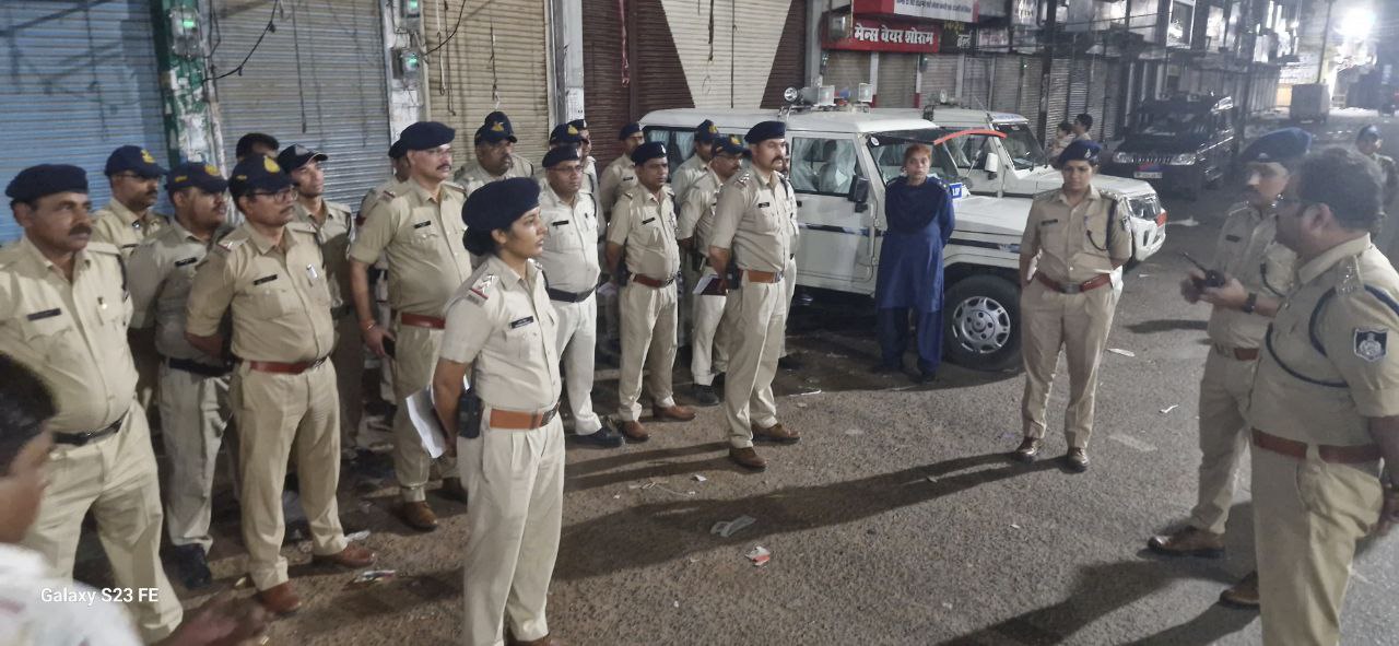 दमोह-150 से अधिक गिरफतार बसों में भरकर आरोपी न्यायालय ले गयी पुलिस दमोह-150 से अधिक गिरफतार बसों में भरकर आरोपी न्यायालय ले गयी पुलिस