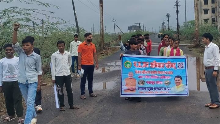 ग्वालियरः रैली, चित्रकला व निबंध प्रतियोगिता के माध्यम से दिया जल संरक्षण का संदेश ग्वालियरः रैली, चित्रकला व निबंध प्रतियोगिता के माध्यम से दिया जल संरक्षण का संदेश