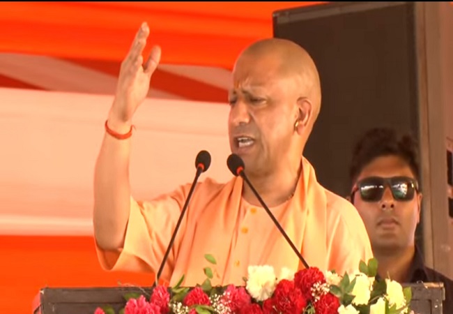 आजमगढ़ में याेगी आजमगढ़ में याेगी