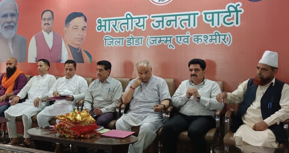 अशोक कौल ने जमीनी स्तर पर पहुंच पर जोर दिया योग दिवस, डॉ मुखर्जी पुण्य तिथि और काला दिवस का पालन अशोक कौल ने जमीनी स्तर पर पहुंच पर जोर दिया योग दिवस, डॉ मुखर्जी पुण्य तिथि और काला दिवस का पालन