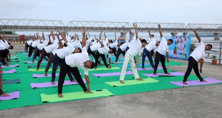 भारतीय अंतर्देशीय जलमार्ग प्राधिकरण के गुवाहाटी कार्यालय में मनाया गया 11वां अंतर्राष्ट्रीय योग दिवस ।
