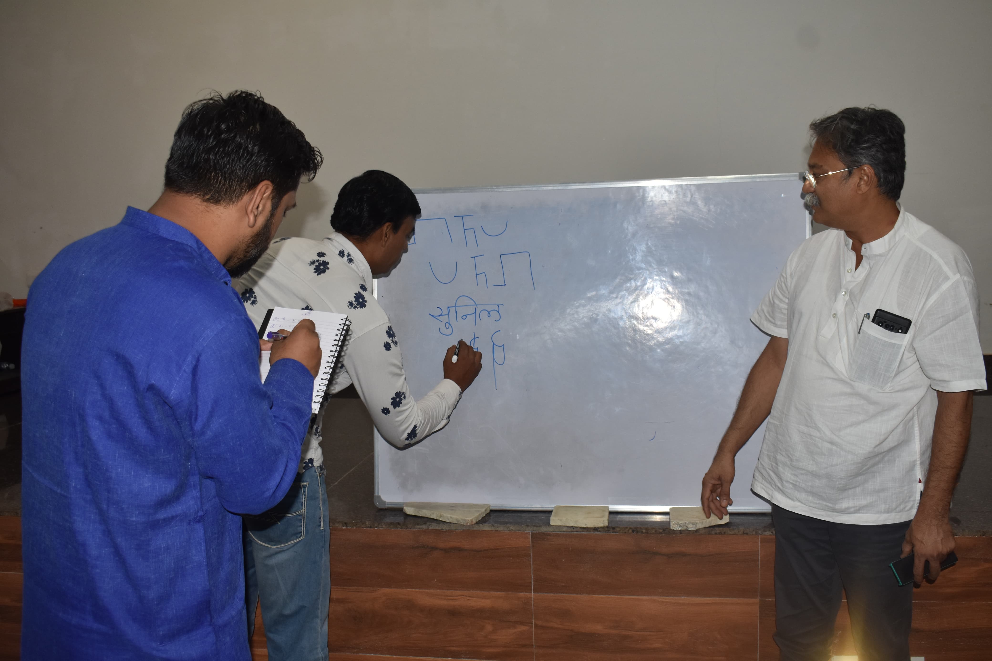 मेवाड़ की चित्र परंपरा और पुरालिपियों को समझने के प्रति प्रतिभागियों में उत्साह मेवाड़ की चित्र परंपरा और पुरालिपियों को समझने के प्रति प्रतिभागियों में उत्साह