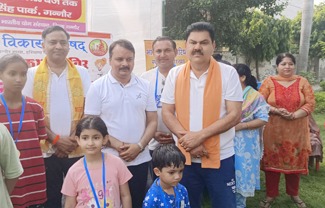 सोनीपत: भाविप गन्नौर शाखा के बाल संस्कार शिविर विजेताओं को सम्मानित करते हुए ओएसडी वीरेंद्र सोनीपत: भाविप गन्नौर शाखा के बाल संस्कार शिविर विजेताओं को सम्मानित करते हुए ओएसडी वीरेंद्र