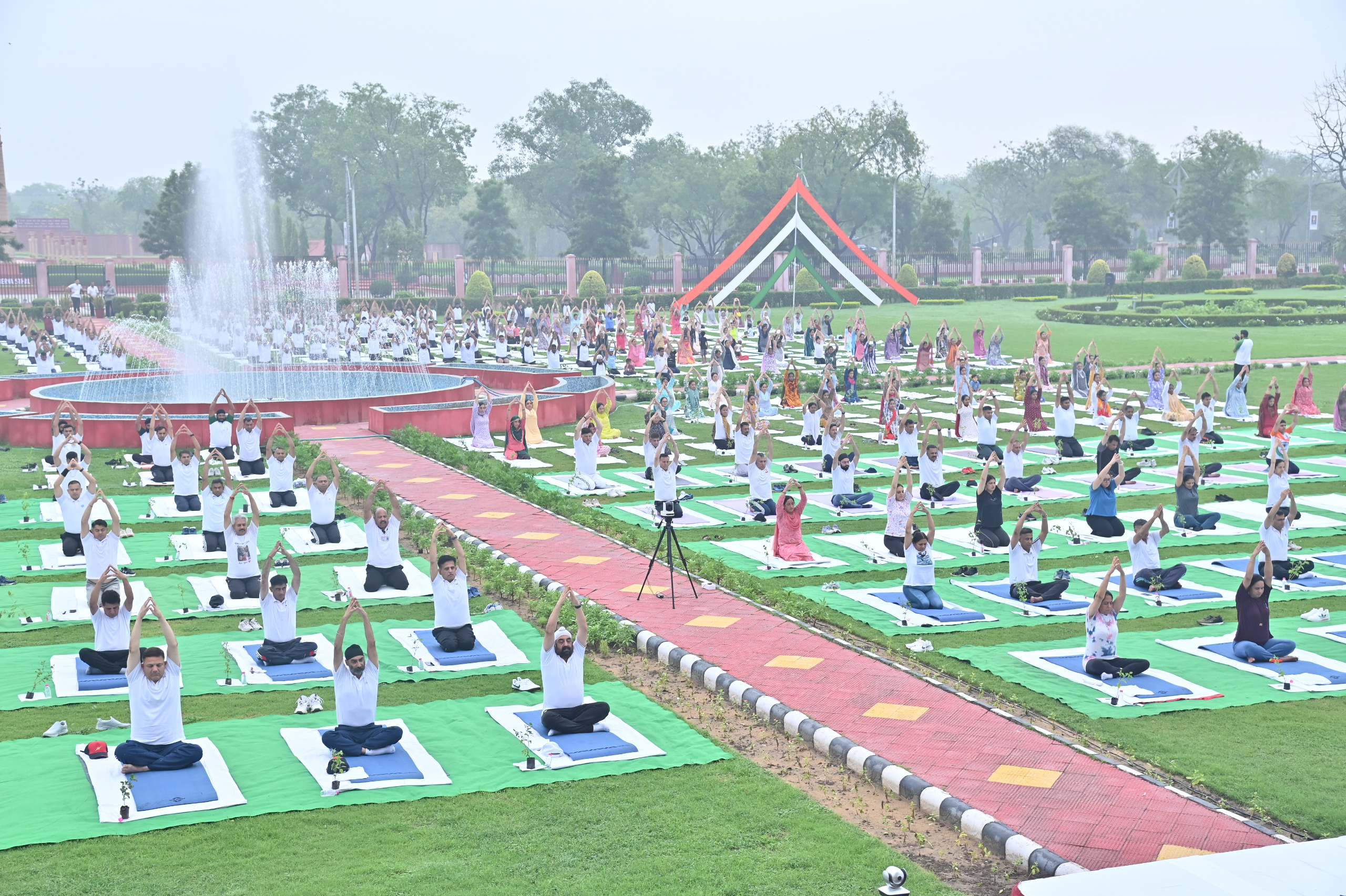 सप्त शक्ति कमान ने मनाया अंतर्राष्ट्रीय योग दिवस:450 से अधिक सैनिकों और उनके परिवारों ने लिया भाग