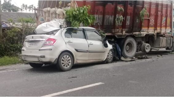 भीषण दुर्घटना में कस्टम अधिकारी की मौत