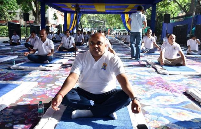 अंतरराष्ट्रीय योग दिवस मनाते कोयला मंत्रालय के अधिकारी एवं कर्मचारी अंतरराष्ट्रीय योग दिवस मनाते कोयला मंत्रालय के अधिकारी एवं कर्मचारी