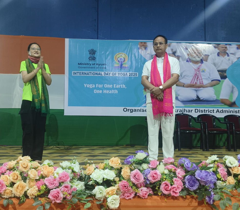 कोकराझार में 11वां अंतरराष्ट्रीय योग दिवस मनाया गया। कोकराझार में 11वां अंतरराष्ट्रीय योग दिवस मनाया गया।